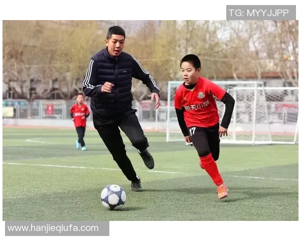 绿茵场上激情四射球星携手青少年共同见证足球训练时刻 绿茵场上激情四射球星携手青少年共同见证足球训练时刻