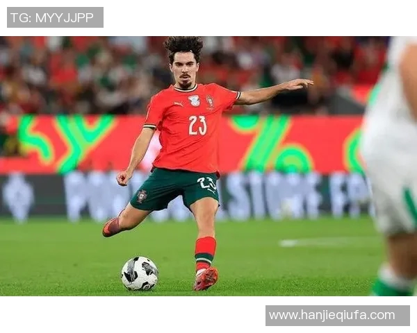 匈牙利足球球星独特发型解析展现个性与赛场魅力 匈牙利足球球星独特发型解析展现个性与赛场魅力