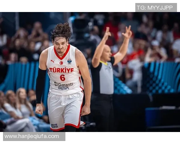 顶级足球球星的力量与魅力:解析他们如何改变比赛的节奏与格局 顶级足球球星的力量与魅力:解析他们如何改变比赛的节奏与格局